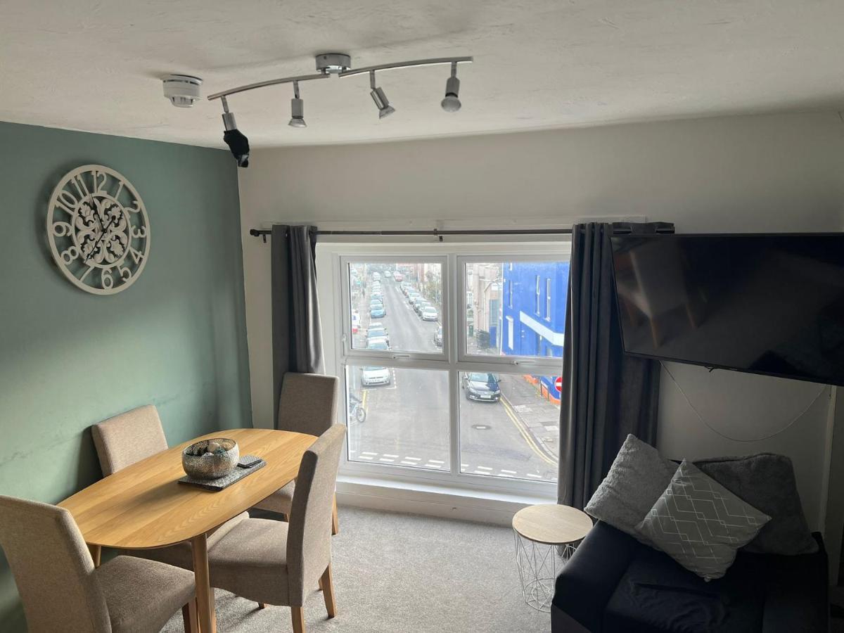 Topzy-Turvy - 1 Bedroom Apartment Swansea Exterior foto